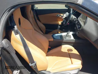 2020 BMW Z4 sDrive30i z VIN WBAHF3C06LWW72769, wystawiony jako IAAI lot #42458058 z przebiegiem 38 448 mil mil oraz . Historia ofert i sprzedaży dostępna na DreamBid. Obrazek 8.