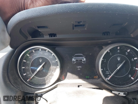 2022 Maserati Levante GT z VIN ZN661XUA1NX390431, wystawiony jako IAAI lot #41825681 z przebiegiem 14 591 mil mil oraz . Historia ofert i sprzedaży dostępna na DreamBid. Obrazek 7.