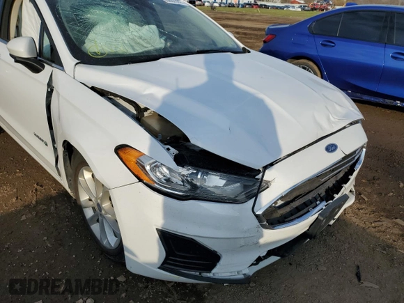 2019 Ford Fusion Hybrid SE with VIN 3FA6P0LU9KR195657, listed as a Copart auction lot 65602392 with 47,160 mi miles. Bid and sale history available at carsss.com. Image 9.