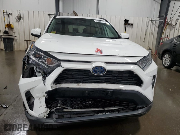 2019 Toyota RAV4 Hybrid XLE with VIN 2T3RWRFV1KW016526, listed as a Copart auction lot 61466435 with 64,255 mi miles and Salvage title. Bid and sale history available at DreamBid. Image 5.