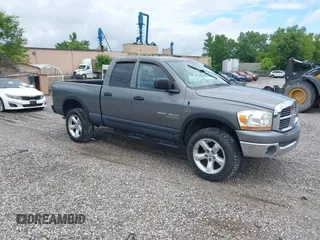 2006 Dodge 1500 SLT z VIN 1D7HU18276S669839, wystawiony jako IAAI lot #42377919 z przebiegiem 130 742 mil mil oraz . Historia ofert i sprzedaży dostępna na DreamBid. Obrazek 1.