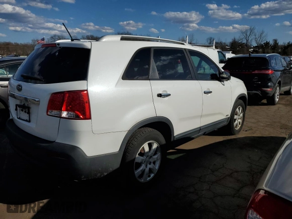 2011 Kia Sorento LX with VIN 5XYKTDA25BG124284, listed as a Copart auction lot 50099955 with 220,800 mi miles and Clean Title. Bid and sale history available at carsss.com. Image 3.