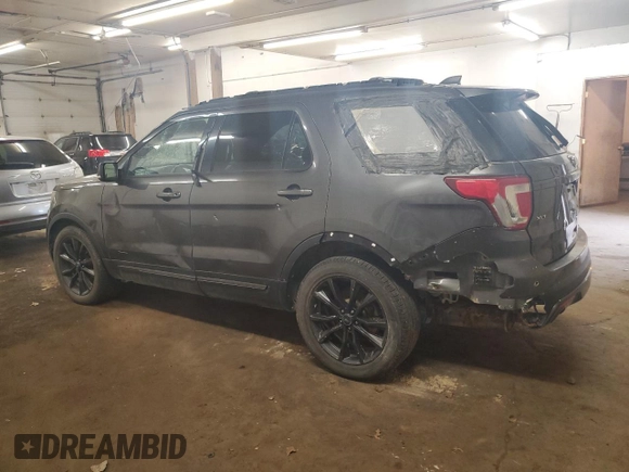 2017 Ford Explorer XLT z VIN 1FM5K8D88HGB26121, wystawiony jako Copart lot #57841305 z przebiegiem 114 157 mil mil oraz Czysty tytuł • Clean title. Historia ofert i sprzedaży dostępna na DreamBid. Obrazek 2.