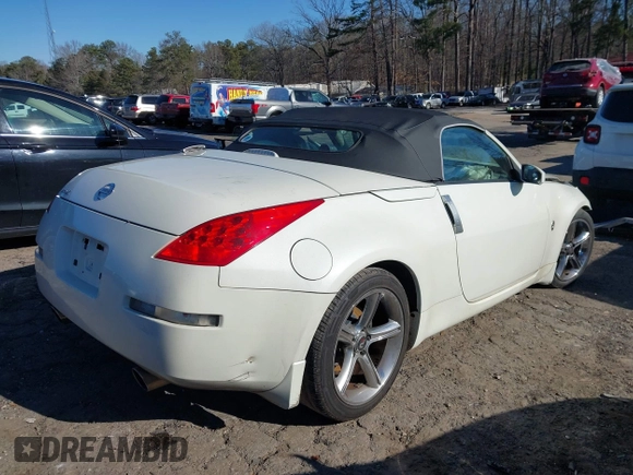 2006 Nissan 350Z Touring with VIN JN1AZ36AX6M450609, listed as a IAAI auction lot 41227538 with 111,622 mi miles. Bid and sale history available at carsss.com. Image 4.