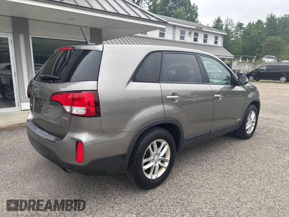2014 Kia Sorento LX z VIN 5XYKTCA69EG542686, wystawiony jako IAAI lot #42475453 z przebiegiem 128 962 mil mil oraz . Historia ofert i sprzedaży dostępna na DreamBid. Obrazek 4.