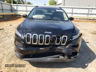 2017 Jeep Cherokee Altitude z VIN 1C4PJLAS7HW653091, wystawiony jako Copart lot #53779175 z przebiegiem 75 035 mil mil oraz Szkoda całkowita • Salvage title. Historia ofert i sprzedaży dostępna na DreamBid. Obrazek 5.