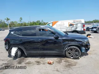 2023 Kia Seltos S z VIN KNDEU2AA4P7371547, wystawiony jako IAAI lot #42242913 z przebiegiem 35 374 mil mil oraz . Historia ofert i sprzedaży dostępna na DreamBid. Obrazek 13.
