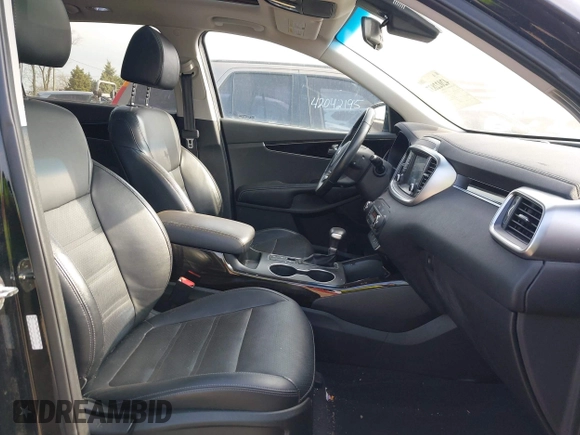 2020 Kia Sorento EX z VIN 5XYPHDA58LG708648, wystawiony jako IAAI lot #42022837 z przebiegiem 80 127 mil mil oraz . Historia ofert i sprzedaży dostępna na DreamBid. Obrazek 5.