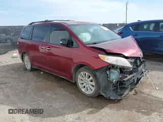 2014 Toyota Sienna XLE z VIN 5TDYK3DC8ES418474, wystawiony jako IAAI lot #41824916 z przebiegiem 224 044 mil mil oraz . Historia ofert i sprzedaży dostępna na DreamBid. Obrazek 1.