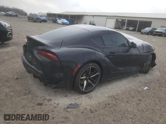 2022 Toyota Supra 3.0 z VIN WZ1DB0C07NW050097, wystawiony jako Copart lot #43938695 z przebiegiem 41 439 mil mil oraz Szkoda całkowita • Salvage title. Historia ofert i sprzedaży dostępna na DreamBid. Obrazek 3.