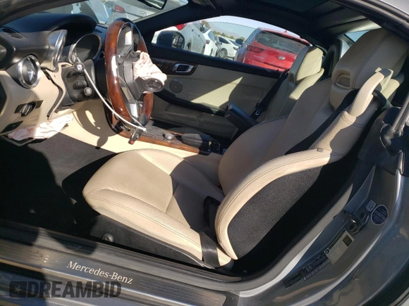 2014 Mercedes-Benz SLK 250 z VIN WDDPK4HA7EF088102, wystawiony jako Copart lot #76027444 z przebiegiem 73 913 mil mil oraz Szkoda całkowita • Salvage title. Historia ofert i sprzedaży dostępna na DreamBid. Obrazek 7.