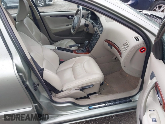 2006 Volvo V70 2.4L with VIN YV1SW612962574792, listed as a IAAI auction lot 42187150 with 124,636 mi miles and . Bid and sale history available at DreamBid. Image 5.