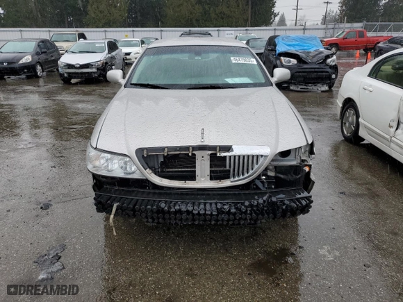 2009 Lincoln Town Car Signature Limited with VIN 2LNHM82V59X623350, listed as a Copart auction lot 46479035 with 123,485 mi miles and Salvage Title. Bid and sale history available at carsss.com. Image 5.