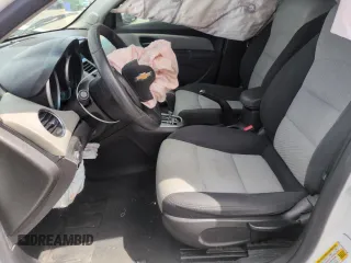 2015 Chevrolet Cruze LS z VIN 1G1PA5SHXF7151982, wystawiony jako Copart lot #54797185 z przebiegiem 137 278 mil mil oraz Szkoda całkowita • Salvage title. Historia ofert i sprzedaży dostępna na DreamBid. Obrazek 7.