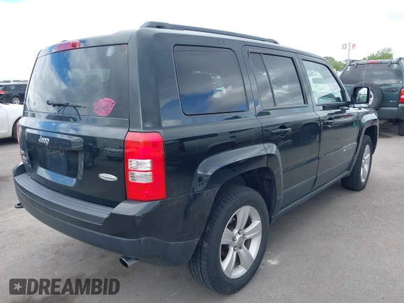 2013 Jeep Patriot Latitude z VIN 1C4NJRFB9DD165768, wystawiony jako IAAI lot #42175812 z przebiegiem 185 023 mil mil oraz . Historia ofert i sprzedaży dostępna na DreamBid. Obrazek 4.
