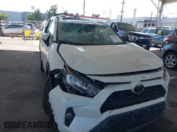 2021 Toyota RAV4 XLE Premium z VIN 2T3A1RFV1MW153237, wystawiony jako IAAI lot #42519130 z przebiegiem 52 471 mil mil oraz . Historia ofert i sprzedaży dostępna na DreamBid. Obrazek 6.