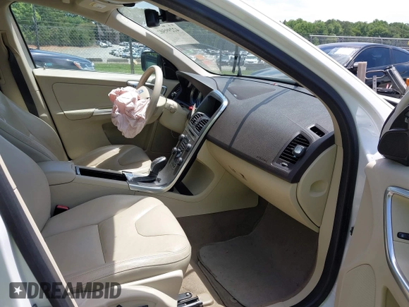 2013 Volvo XC60 3.2L z VIN YV4952DL7D2429586, wystawiony jako IAAI lot #42299502 z przebiegiem 101 249 mil mil oraz . Historia ofert i sprzedaży dostępna na DreamBid. Obrazek 5.