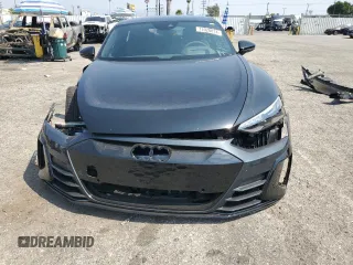 2023 Audi e-tron GT Prestige z VIN WAUDJBFWXP7003055, wystawiony jako Copart lot #71028874 z przebiegiem 7107 mil mil oraz Szkody całkowita. Historia ofert i sprzedaży dostępna na DreamBid. Obrazek 5.