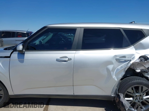 2021 Kia Soul S with VIN KNDJ23AU5M7795528, listed as a IAAI auction lot 41718018 with 75,098 mi miles and . Bid and sale history available at DreamBid. Image 14.