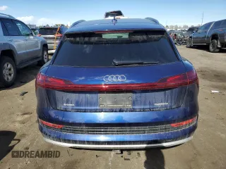 2021 Audi e-tron Premium z VIN WA1AAAGE9MB023564, wystawiony jako Copart lot #43758054 z przebiegiem 28 448 mil mil oraz Szkody całkowita. Historia ofert i sprzedaży dostępna na DreamBid. Obrazek 6.