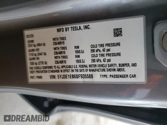 2025 Tesla Model 3 Long Range z VIN 5YJ3E1EB6SF935588, wystawiony jako Copart lot #54360605 z przebiegiem Nie podano mil oraz Szkoda całkowita • Salvage title. Historia ofert i sprzedaży dostępna na DreamBid. Obrazek 13.