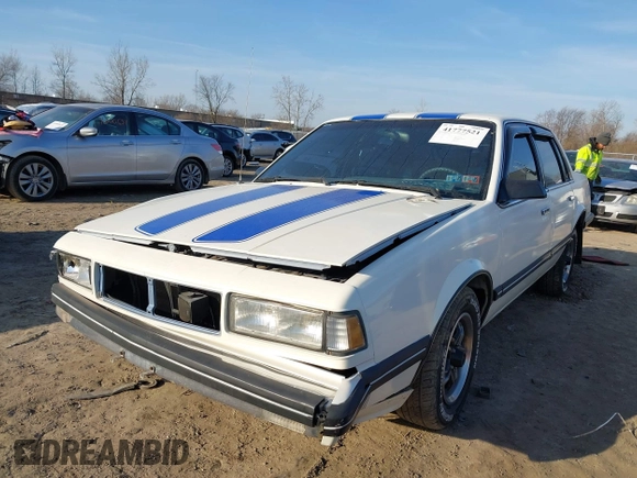 1988 Chevrolet Celebrity z VIN 1G1AW51W4J6137291, wystawiony jako IAAI lot #41777521 z przebiegiem 163 299 mil mil oraz . Historia ofert i sprzedaży dostępna na DreamBid. Obrazek 2.
