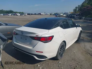 2024 Nissan Sentra SR z VIN 3N1AB8DV2RY352442, wystawiony jako IAAI lot #42473598 z przebiegiem 22 014 mil mil oraz . Historia ofert i sprzedaży dostępna na DreamBid. Obrazek 4.