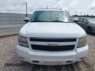2011 Chevrolet Tahoe LT z VIN 1GNSCBE0XBR135285, wystawiony jako IAAI lot #42317804 z przebiegiem 301 967 mil mil oraz . Historia ofert i sprzedaży dostępna na DreamBid. Obrazek 12.