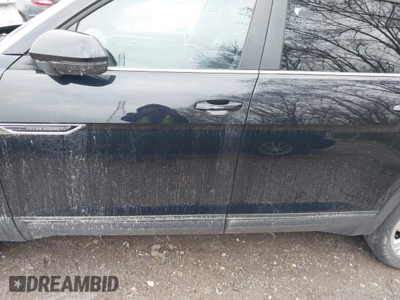 2023 Volkswagen Atlas SE z VIN 1V2HE2CA1PC210232, wystawiony jako IAAI lot #40966039 z przebiegiem 4 064 mil mil oraz . Historia ofert i sprzedaży dostępna na DreamBid. Obrazek 14.