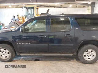 2009 Chevrolet Suburban LT w/1LT with VIN 1GNFK26319R272557, listed as a IAAI auction lot 42138238 with 223,599 mi miles. Bid and sale history available at carsss.com. Image 14.