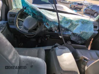 2002 Ford F-250 XL z VIN 1FTNW21F72EA24675, wystawiony jako Copart lot #50554575 z przebiegiem Nie podano mil oraz Nie do naprawy • Non repairable. Historia ofert i sprzedaży dostępna na DreamBid. Obrazek 8.