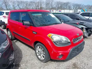 2013 Kia Soul with VIN KNDJT2A50D7614366, listed as a IAAI auction lot 41898620 with 141,160 mi miles. Bid and sale history available at carsss.com. Image 1.