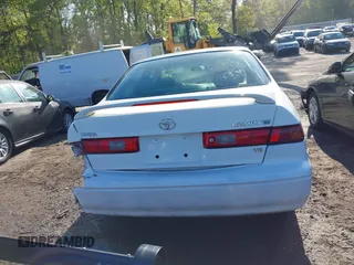 1999 Toyota Camry LE z VIN 4T1BF28K5XU930080, wystawiony jako IAAI lot #41986577 z przebiegiem 145 224 mil mil oraz . Historia ofert i sprzedaży dostępna na DreamBid. Obrazek 16.