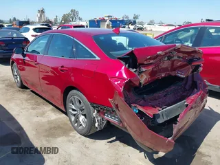 2020 Toyota Avalon Hybrid XLE z VIN 4T1J21FB6LU012708, wystawiony jako IAAI lot #42213957 z przebiegiem 60 295 mil mil oraz . Historia ofert i sprzedaży dostępna na DreamBid. Obrazek 3.