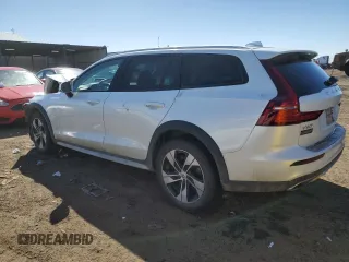 2021 Volvo V60 z VIN YV4102WKXM1069073, wystawiony jako Copart lot #47275314 z przebiegiem 45 882 mil mil oraz . Historia ofert i sprzedaży dostępna na DreamBid. Obrazek 2.
