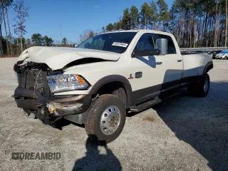 2018 Ram 3500 Laramie Longhorn z VIN 3C63RRKLXJG385537, wystawiony jako Copart lot #85979464 z przebiegiem 72 002 mil mil oraz Szkoda całkowita • Salvage title. Historia ofert i sprzedaży dostępna na DreamBid. Obrazek 1.