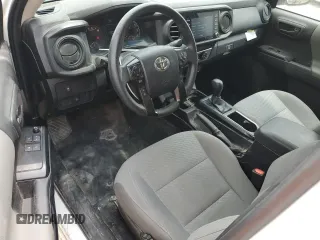 2023 Toyota Tacoma SR z VIN 3TYRX5GN7PT086579, wystawiony jako Copart lot #58221205 z przebiegiem 38 990 mil mil oraz Nie do naprawy • Non repairable. Historia ofert i sprzedaży dostępna na DreamBid. Obrazek 8.