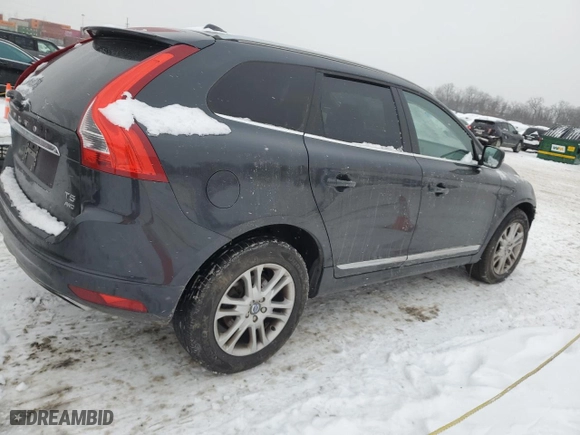 2016 Volvo XC60 T5 Premier with VIN YV4612RK5G2795873, listed as a Copart auction lot 41650255 with 0 mi miles and Salvage Title. Bid and sale history available at carsss.com. Image 3.