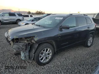 2017 Jeep Cherokee Latitude with VIN 1C4PJMCS2HW637562, listed as a Copart auction lot 88720035 with 88,406 mi miles and Salvage Title. Bid and sale history available at carsss.com. Image 1.