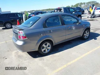 2008 Chevrolet Aveo LT z VIN KL1TG56648B177918, wystawiony jako IAAI lot #41575526 z przebiegiem 178 725 mil mil oraz . Historia ofert i sprzedaży dostępna na DreamBid. Obrazek 4.