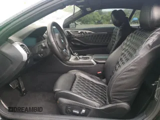 2020 BMW 8 Series z VIN WBAFY4C03LCE17539, wystawiony jako Copart lot #64737445 z przebiegiem 24 919 mil mil oraz Szkoda całkowita • Salvage title. Historia ofert i sprzedaży dostępna na DreamBid. Obrazek 7.