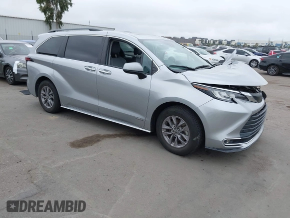 2021 Toyota Sienna XLE with VIN 5TDYRKEC6MS069690, listed as a IAAI auction lot 41841252 with 56,632 mi miles. Bid and sale history available at carsss.com. Image 1.