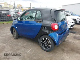 2016 Smart fortwo Passion z VIN WMEFJ5DA8GK059871, wystawiony jako IAAI lot #41624917 z przebiegiem 90 906 mil mil oraz . Historia ofert i sprzedaży dostępna na DreamBid. Obrazek 3.