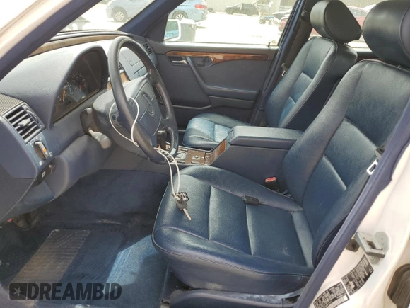 1997 Mercedes-Benz C 230/260/280/320 z VIN WDBHA28E6VA514172, wystawiony jako Copart lot #54156745 z przebiegiem 157 074 mil mil oraz Szkoda całkowita • Salvage title. Historia ofert i sprzedaży dostępna na DreamBid. Obrazek 7.