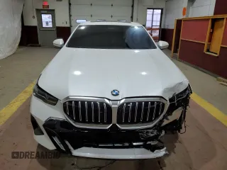 2024 BMW 5 Series 530i xDrive with VIN WBA53FJ01RCS75402, listed as a Copart auction lot 88289285 with 8,802 mi miles and Salvage Title. Bid and sale history available at carsss.com. Image 5.