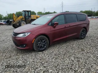 2018 Chrysler Pacifica Touring L Plus z VIN 2C4RC1EG9JR252640, wystawiony jako Copart lot #57726455 z przebiegiem 97 841 mil mil oraz Szkoda całkowita • Salvage title. Historia ofert i sprzedaży dostępna na DreamBid. Obrazek 1.
