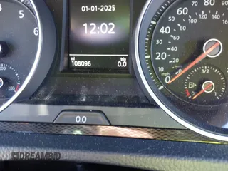 2015 Volkswagen GTI S z VIN 3VW4T7AU4FM056187, wystawiony jako IAAI lot #41273757 z przebiegiem 108 096 mil mil oraz . Historia ofert i sprzedaży dostępna na DreamBid. Obrazek 15.