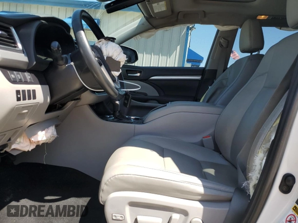 2019 Toyota Highlander SE with VIN 5TDJZRFH9KS571773, listed as a Copart auction lot 52121355 with 101,534 mi miles and Non Repairable. Bid and sale history available at carsss.com. Image 7.