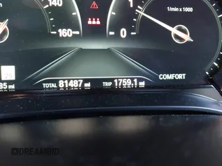 2019 BMW 5 Series 530i xDrive с VIN WBAJA7C52KWW00856, выставлен на аукционе IAAI как лот 41991300 с пробегом 81 487 миль миль и . История ставок и продаж доступна на DreamBid. Изображение 7.