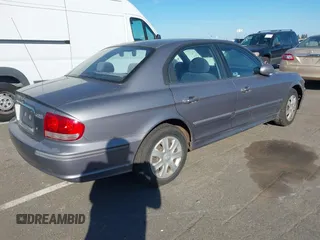 2005 Hyundai Sonata GL with VIN KMHWF25S25A189598, listed as a IAAI auction lot 41702272 with 116,143 mi miles. Bid and sale history available at carsss.com. Image 4.